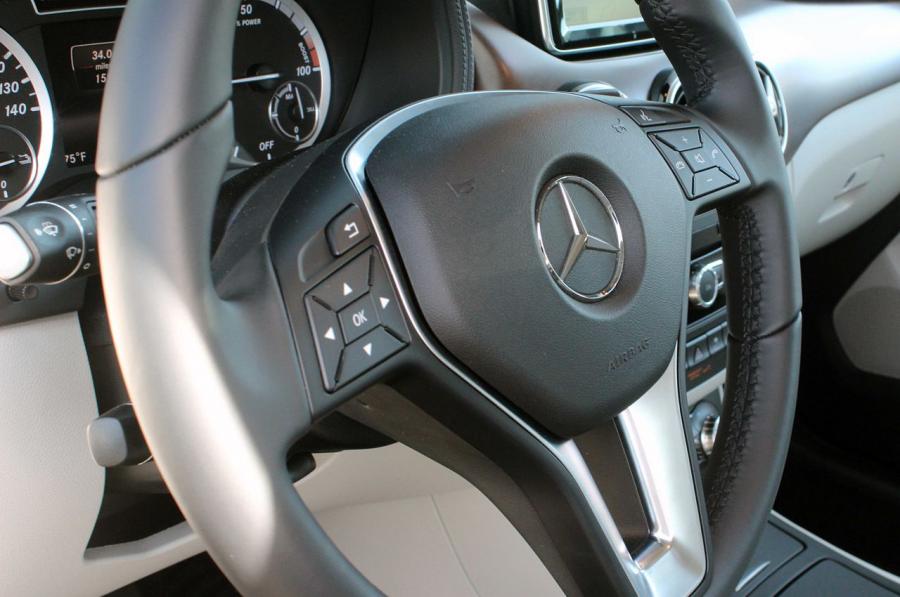  Mercedes-Benz B-Class Electric Drive 2014 года  (US) (фото 20 из 59)